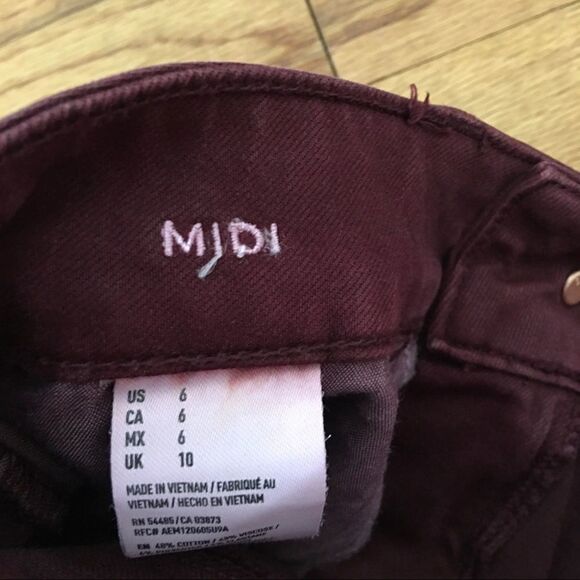 American Eagle Midi Twill Burgundy shorts | Size 6 - Picture 6 of 6